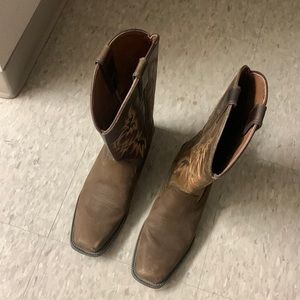 10.5 Justin square toe boots